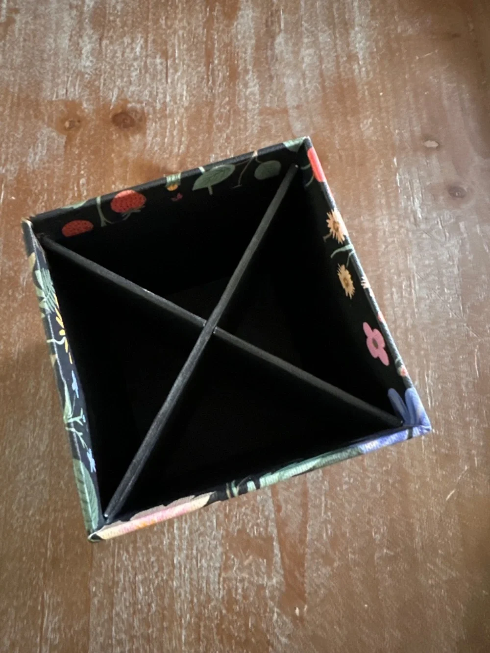 RIFLE PAPER Strawberry Fields Divided Pencil Cup